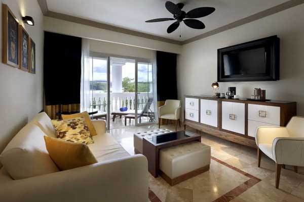 Junior Suite Beachfront Ocean View at Grand Palladium Lady Hamilton Resort & Spa
